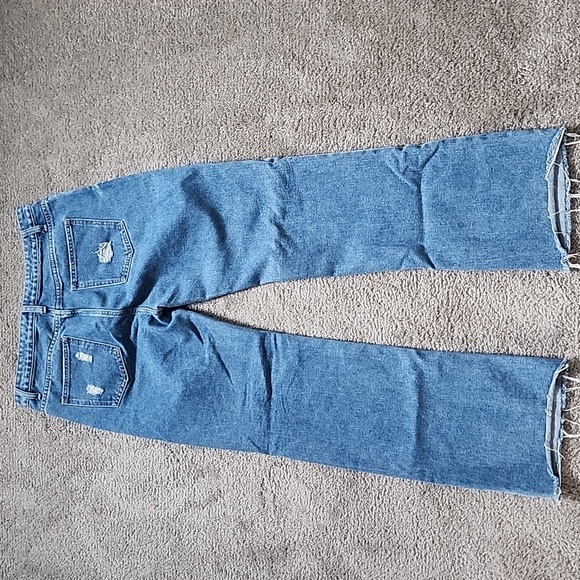 Cute Modern Jeans With Rips - Picture 4 of 6